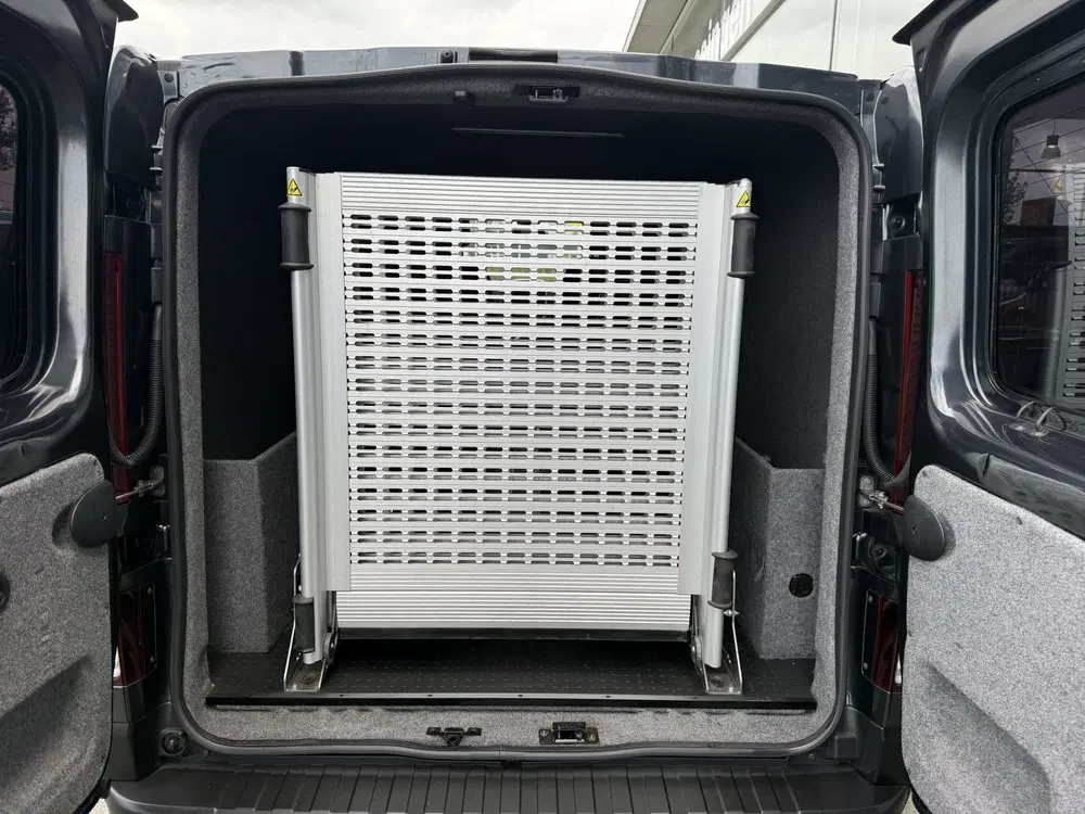 Renault Trafic 2.0 dCi 145 T29 L2H1 Luxe (Mo uit 2021, foto 9