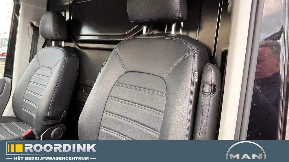 Volkswagen Crafter 140 pk laag dak L3H2 17" LMV uit 2024, foto 2