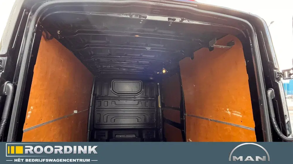 Volkswagen Crafter 140 pk laag dak L3H2 17" LMV uit 2024, foto 9