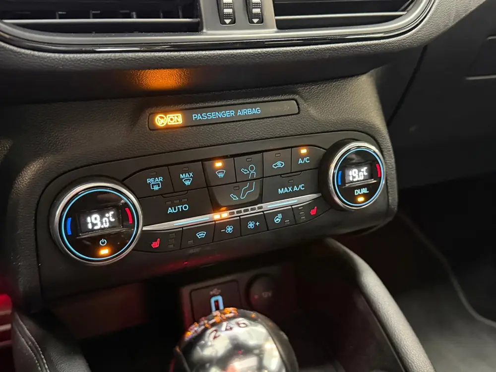 Ford Focus Wagon 2.3 EcoBoost ST-3 - PANO - CAMERA - STUURVE uit 2019, foto 12