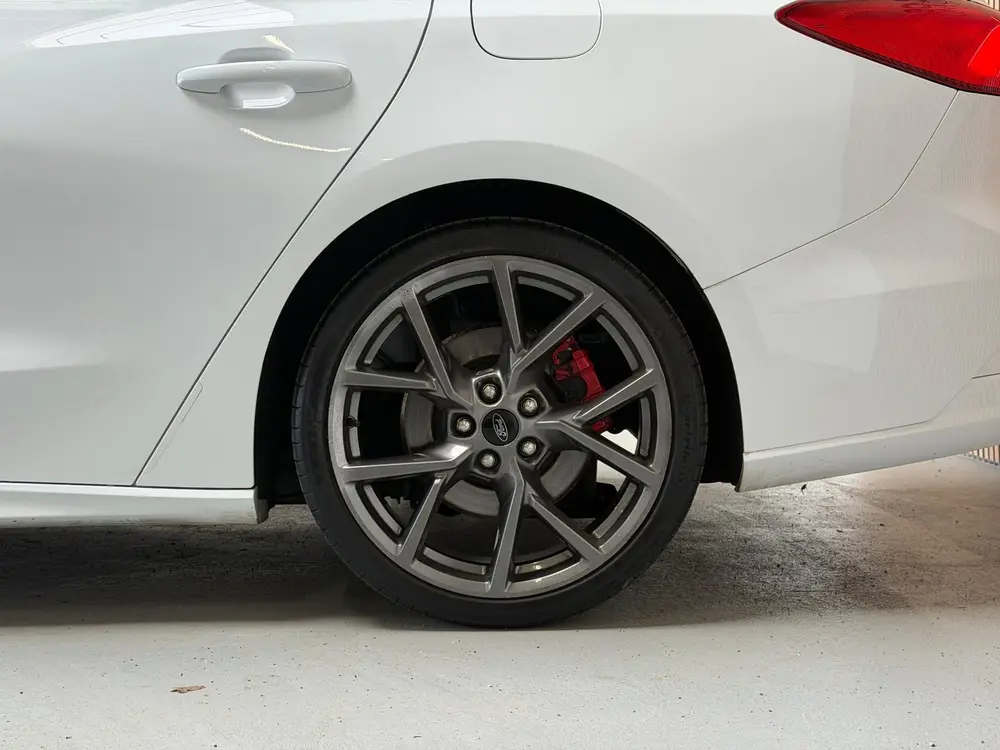 Ford Focus Wagon 2.3 EcoBoost ST-3 - PANO - CAMERA - STUURVE uit 2019, foto 14