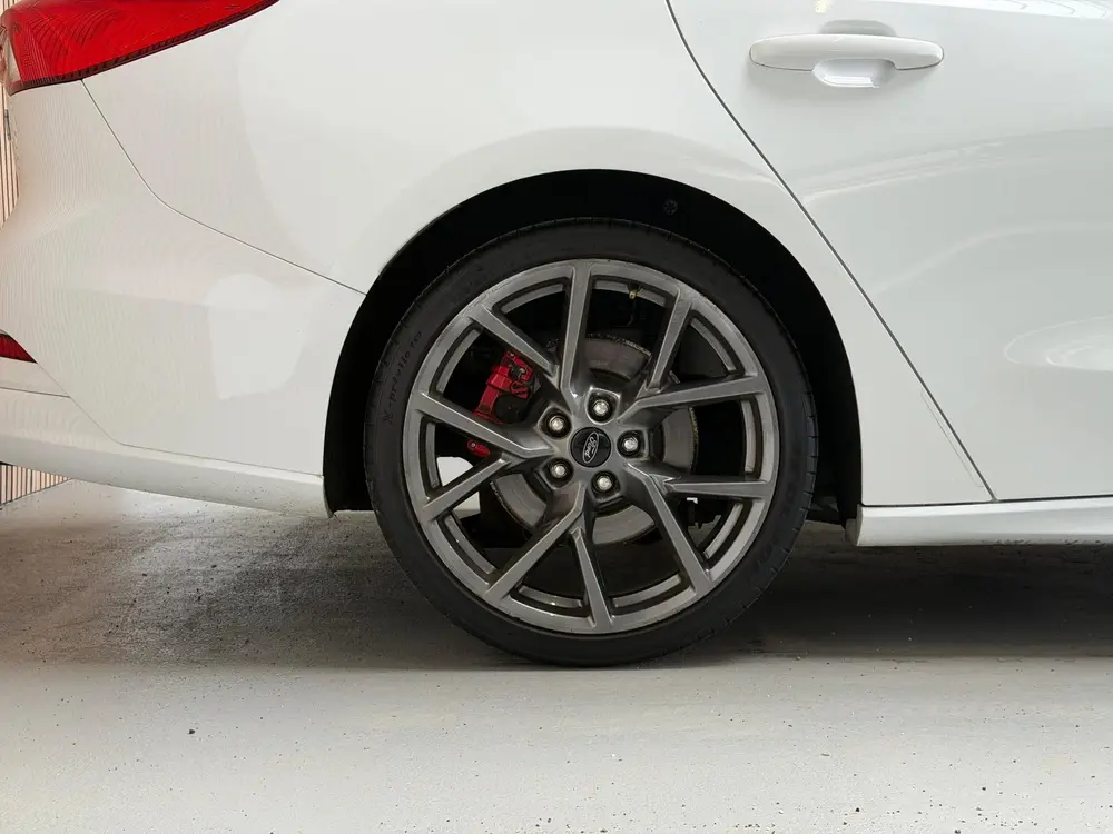 Ford Focus Wagon 2.3 EcoBoost ST-3 - PANO - CAMERA - STUURVE uit 2019, foto 16