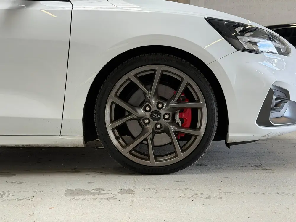 Ford Focus Wagon 2.3 EcoBoost ST-3 - PANO - CAMERA - STUURVE uit 2019, foto 17