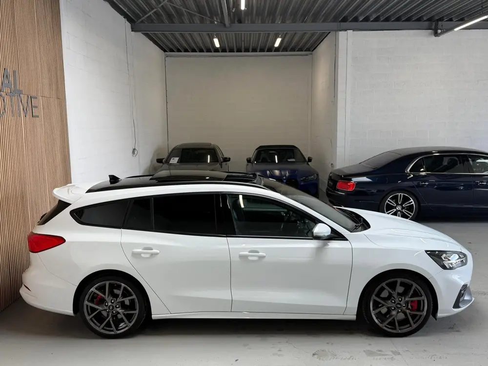 Ford Focus Wagon 2.3 EcoBoost ST-3 - PANO - CAMERA - STUURVE uit 2019, foto 18