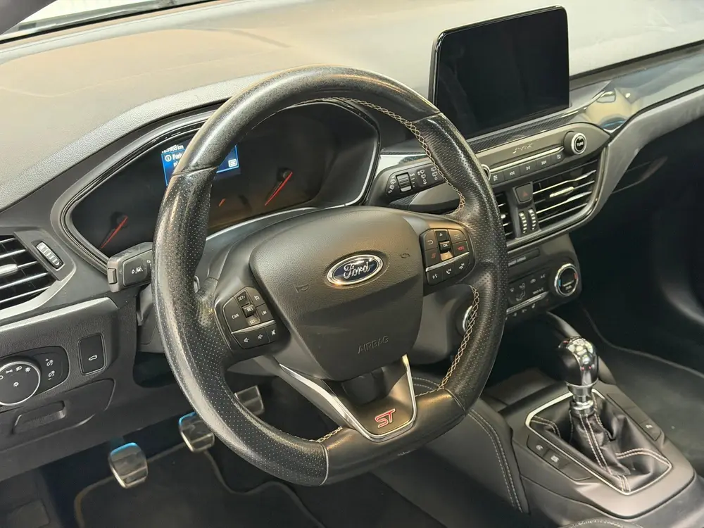 Ford Focus Wagon 2.3 EcoBoost ST-3 - PANO - CAMERA - STUURVE uit 2019, foto 19