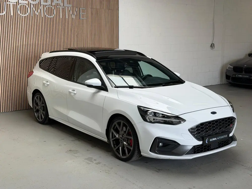 Ford Focus Wagon 2.3 EcoBoost ST-3 - PANO - CAMERA - STUURVE uit 2019, foto 2