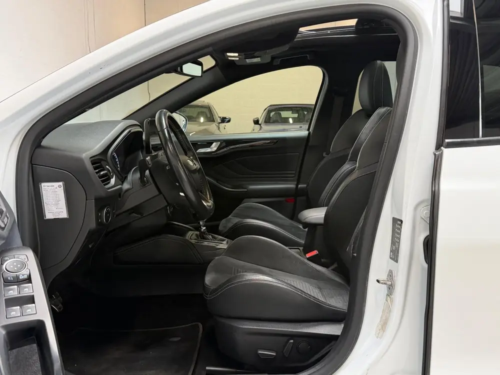 Ford Focus Wagon 2.3 EcoBoost ST-3 - PANO - CAMERA - STUURVE uit 2019, foto 3