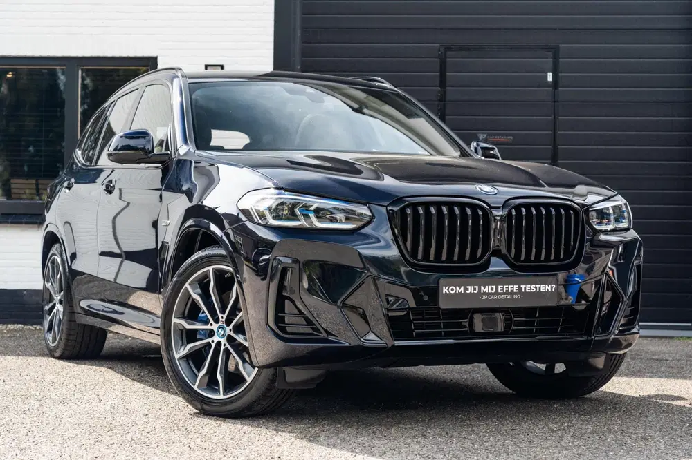 BMW X3 XDrive30e M-sport Carbon Zwart Pano H&K HU uit 2022, foto 2