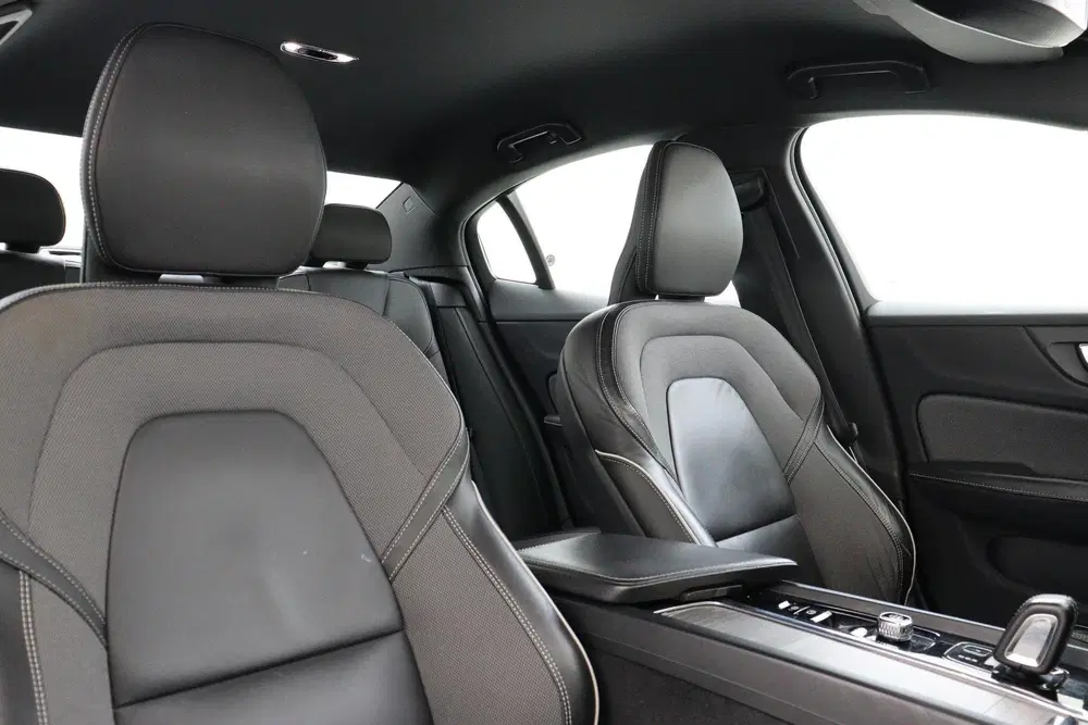 Volvo S60 B3 (M-HYBRID) R-DESIGN -CAMERA uit 2021, foto 10