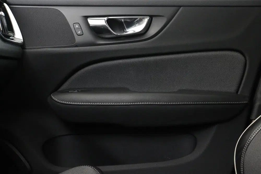 Volvo S60 B3 (M-HYBRID) R-DESIGN -CAMERA uit 2021, foto 16