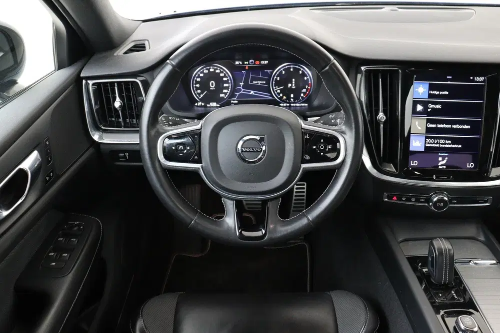 Volvo S60 B3 (M-HYBRID) R-DESIGN -CAMERA uit 2021, foto 2