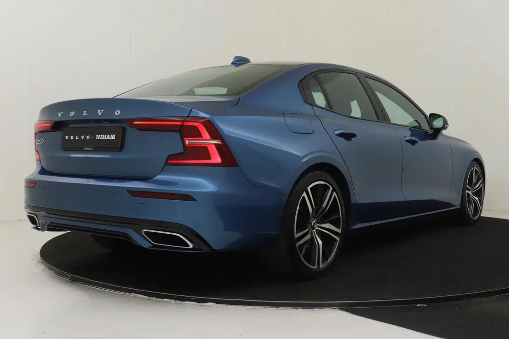 Volvo S60 B3 (M-HYBRID) R-DESIGN -CAMERA uit 2021, foto 3