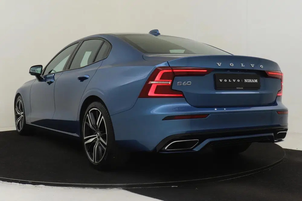 Volvo S60 B3 (M-HYBRID) R-DESIGN -CAMERA uit 2021, foto 5