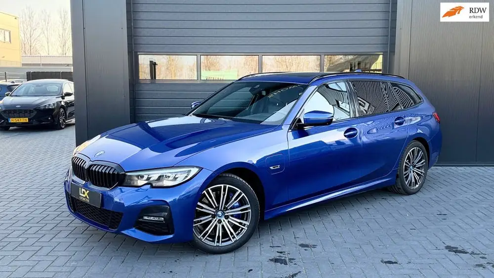 BMW 3-Serie Touring 330e Business Edition Plus M Sport|Pano| uit 2021