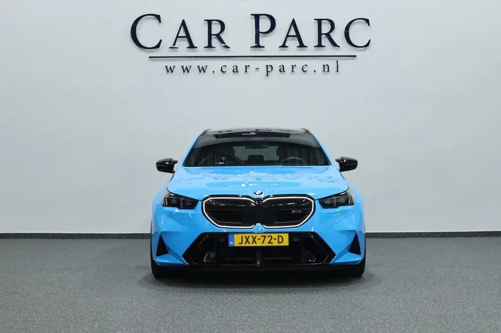 BMW 5-Serie Touring M5 INDIVIDUAL RIVIERA BLUE/M DRIVERS PRO uit 2025, foto 3