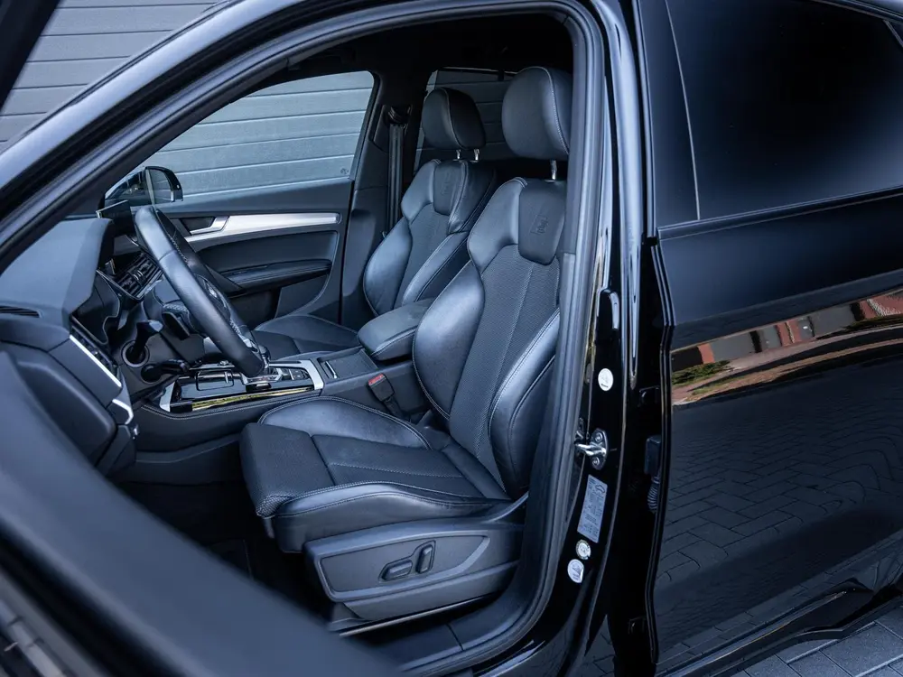 Audi Q5 55 TFSI e S edition Luchtvering uit 2021, foto 11