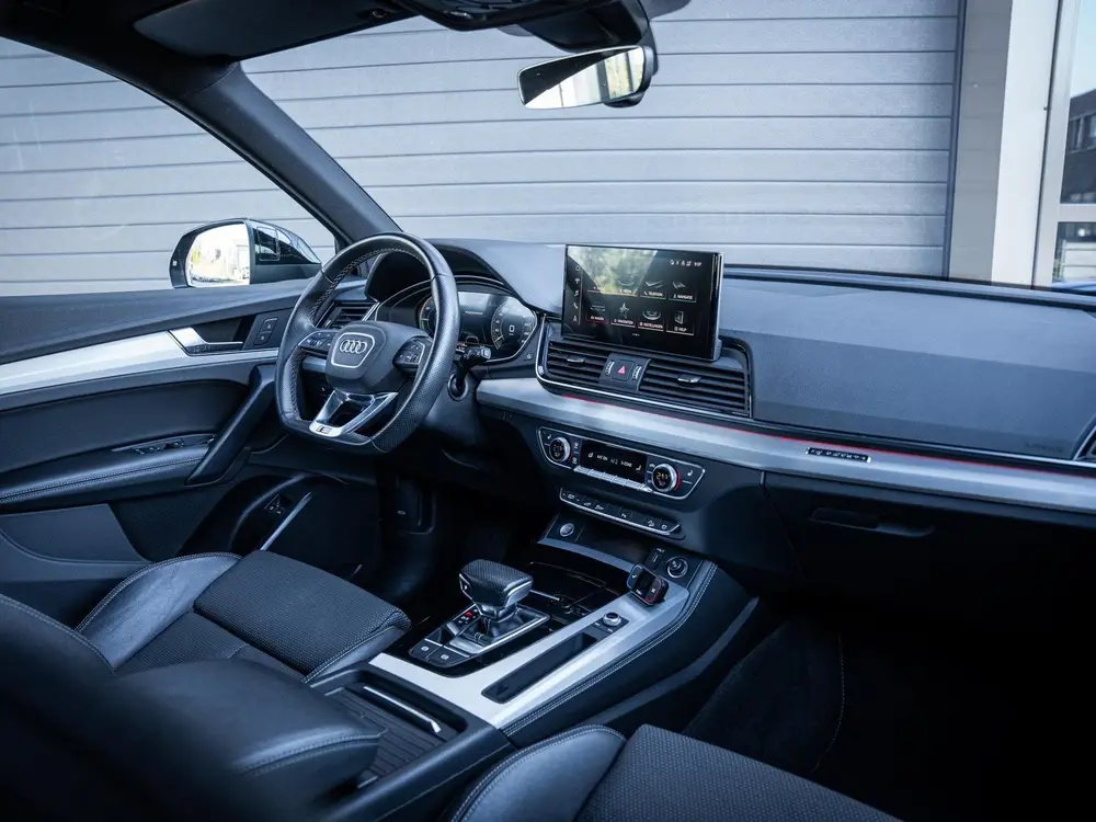 Audi Q5 55 TFSI e S edition Luchtvering uit 2021, foto 12