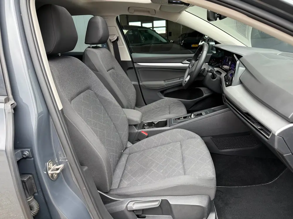 Volkswagen GOLF 1.5 eTSI DSG Automaat Pano|IQ Light|Sfeerver uit 2022, foto 9