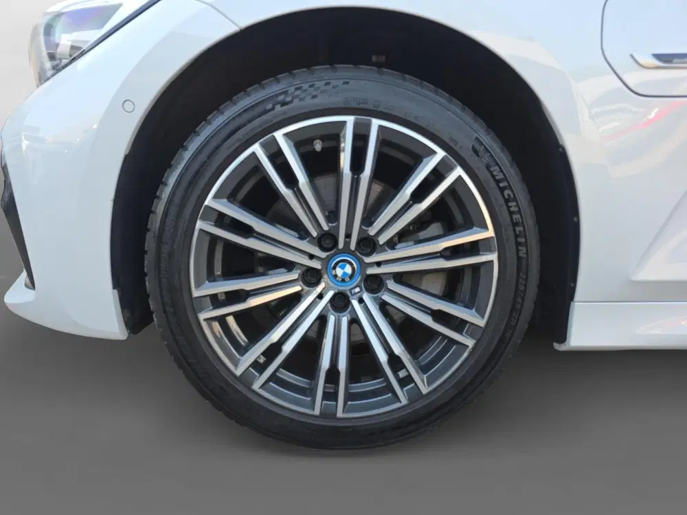 BMW 3-serie 320e Business Edition Plus uit 2022, foto 2