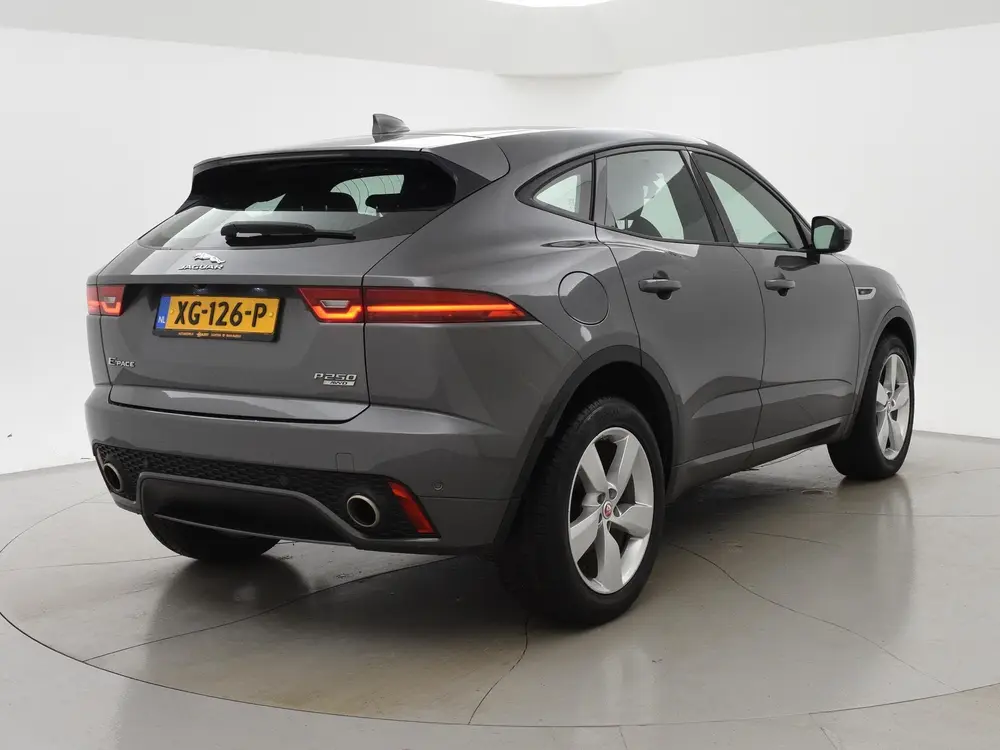 Jaguar E-Pace 2.0 TURBO P250 AWD R-DYNAMIC SE + PANORAMA / L uit 2019, foto 2