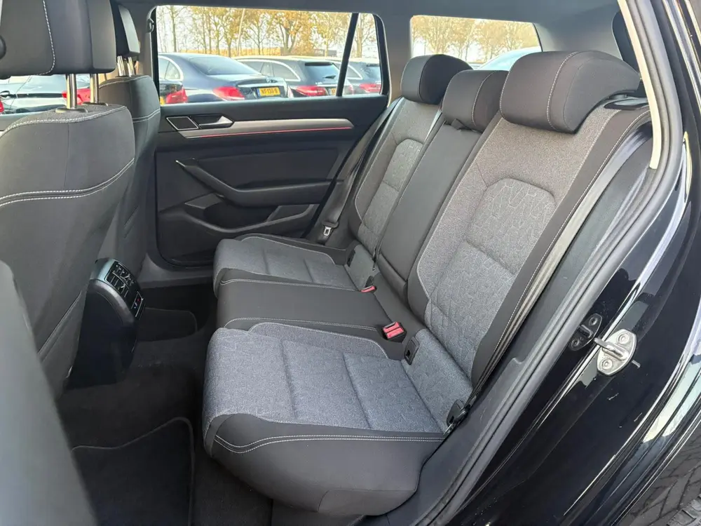 Volkswagen Passat Variant 2.0 TDI Business | DSG | Panorama uit 2022, foto 11