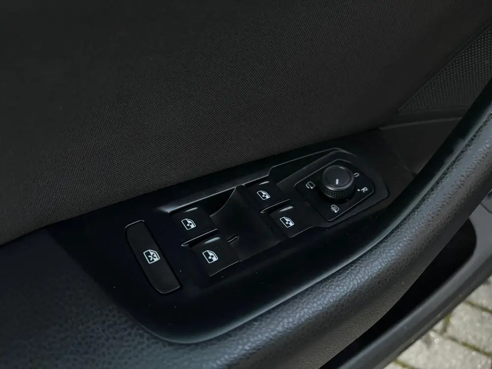 Volkswagen Passat Variant 2.0 TDI Business | DSG | Panorama uit 2022, foto 15