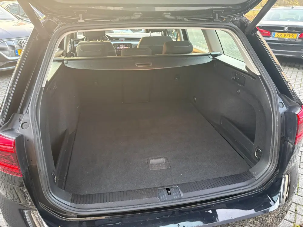 Volkswagen Passat Variant 2.0 TDI Business | DSG | Panorama uit 2022, foto 6