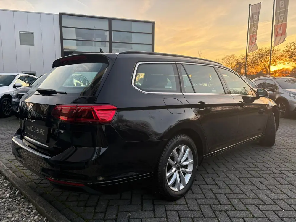 Volkswagen Passat Variant 2.0 TDI Business | DSG | Panorama uit 2022, foto 7