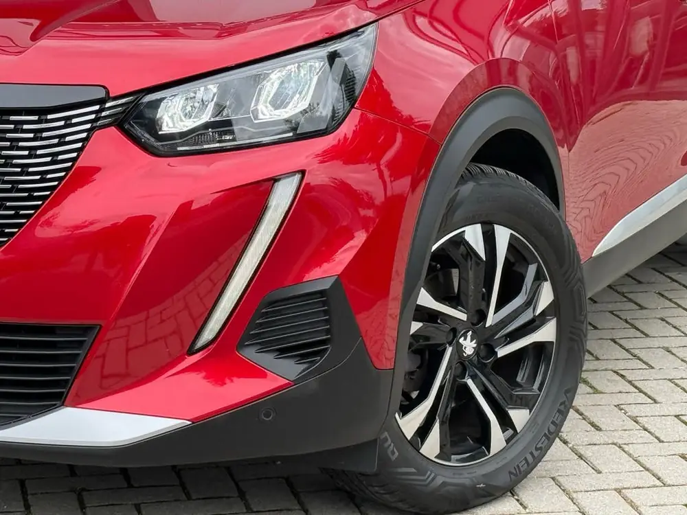 Peugeot 2008 1.2 PureTech Allure /AUTOMAAT / NAP / 3D SCHERM uit 2020, foto 3