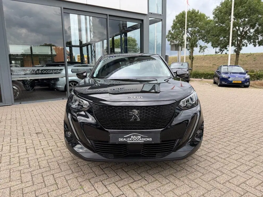 Peugeot 2008 1.2 PT BLUE LEASE ACTIVE NAVI AIRCO uit 2022, foto 2