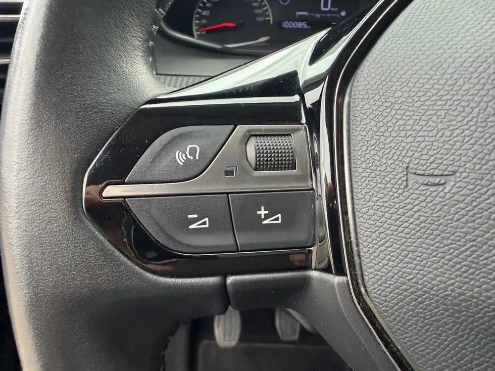 Peugeot 2008 1.2 PT BLUE LEASE ACTIVE NAVI AIRCO uit 2022, foto 20