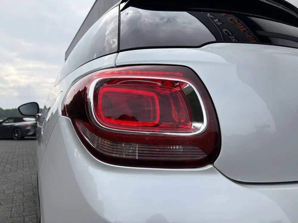 DS Automobiles 3 DS DS 3 1.2 PureTech Givenchy Le MakeUp Performance Line uit 2019, foto 10