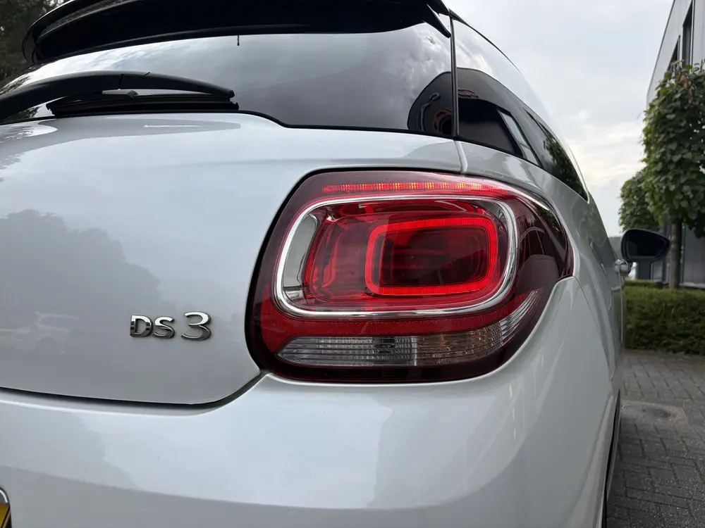 DS Automobiles 3 DS DS 3 1.2 PureTech Givenchy Le MakeUp Performance Line uit 2019, foto 12