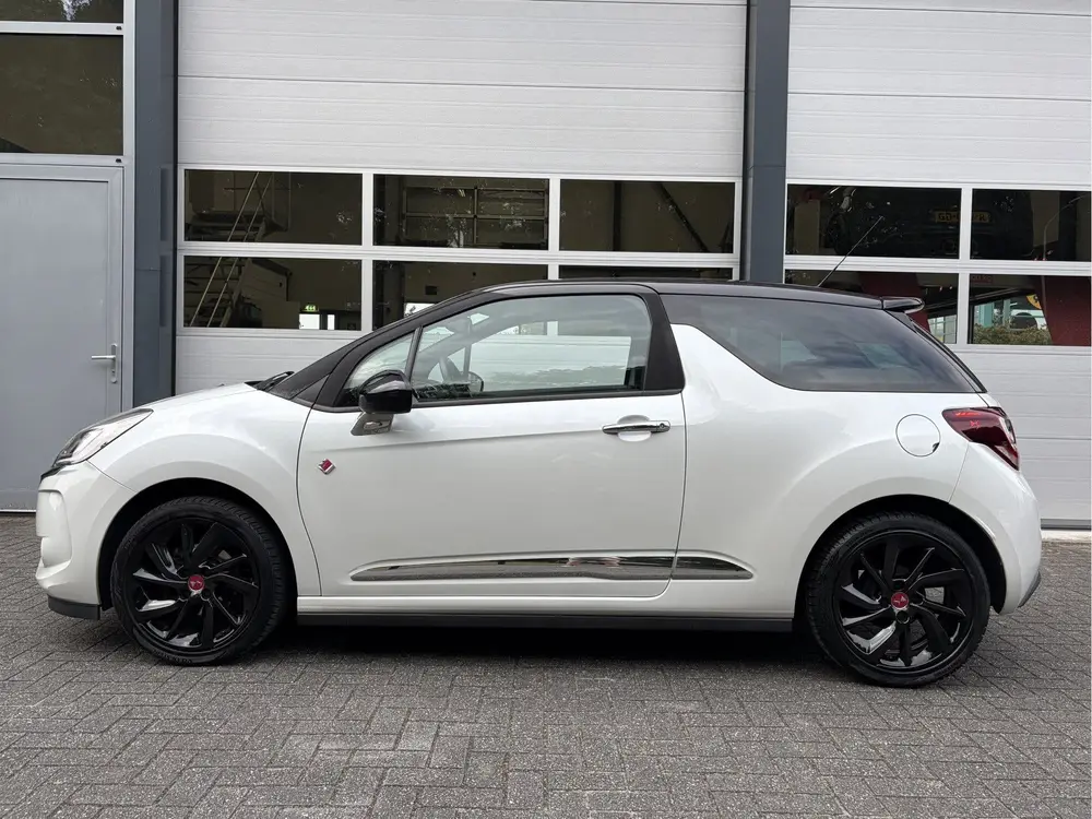 DS Automobiles 3 DS DS 3 1.2 PureTech Givenchy Le MakeUp Performance Line uit 2019, foto 2
