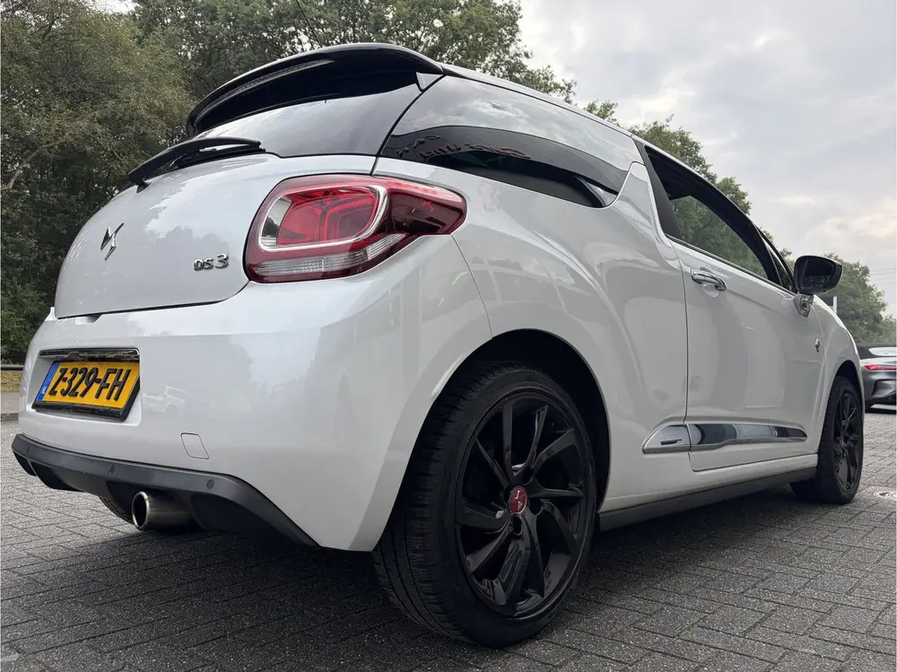 DS Automobiles 3 DS DS 3 1.2 PureTech Givenchy Le MakeUp Performance Line uit 2019, foto 3