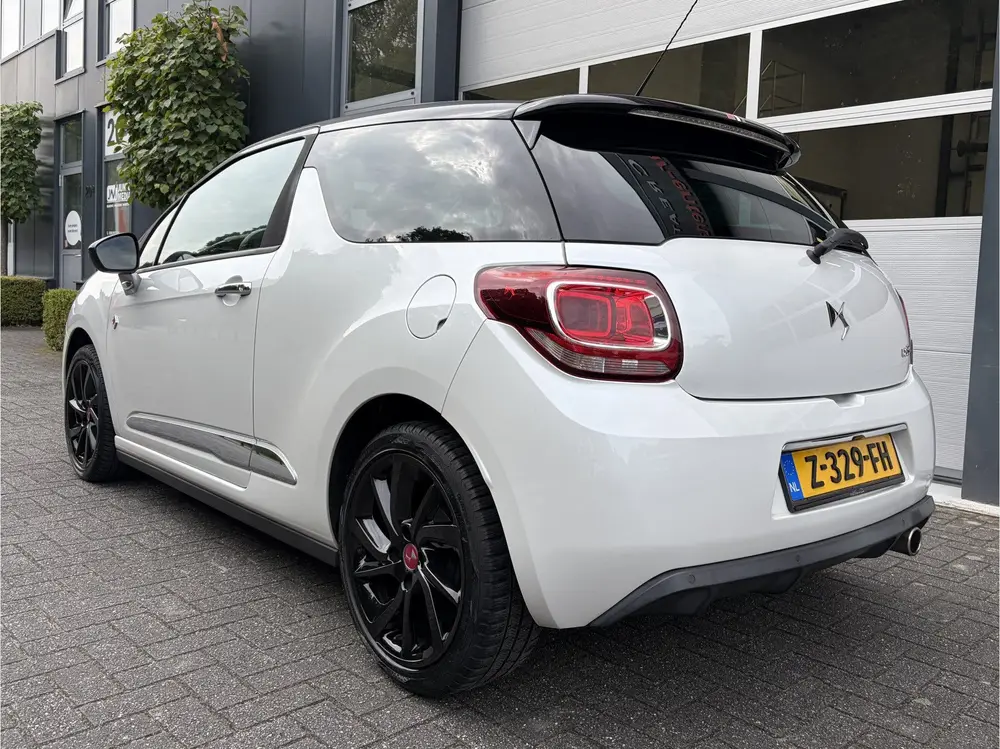DS Automobiles 3 DS DS 3 1.2 PureTech Givenchy Le MakeUp Performance Line uit 2019, foto 5