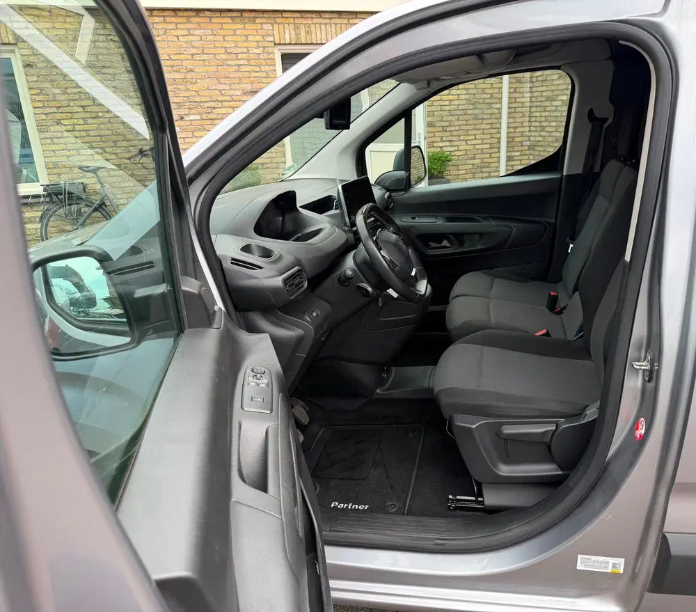 Peugeot Partner 1.5 Blue HDI Bj 2021 Weinig kilometers uit 2021, foto 2