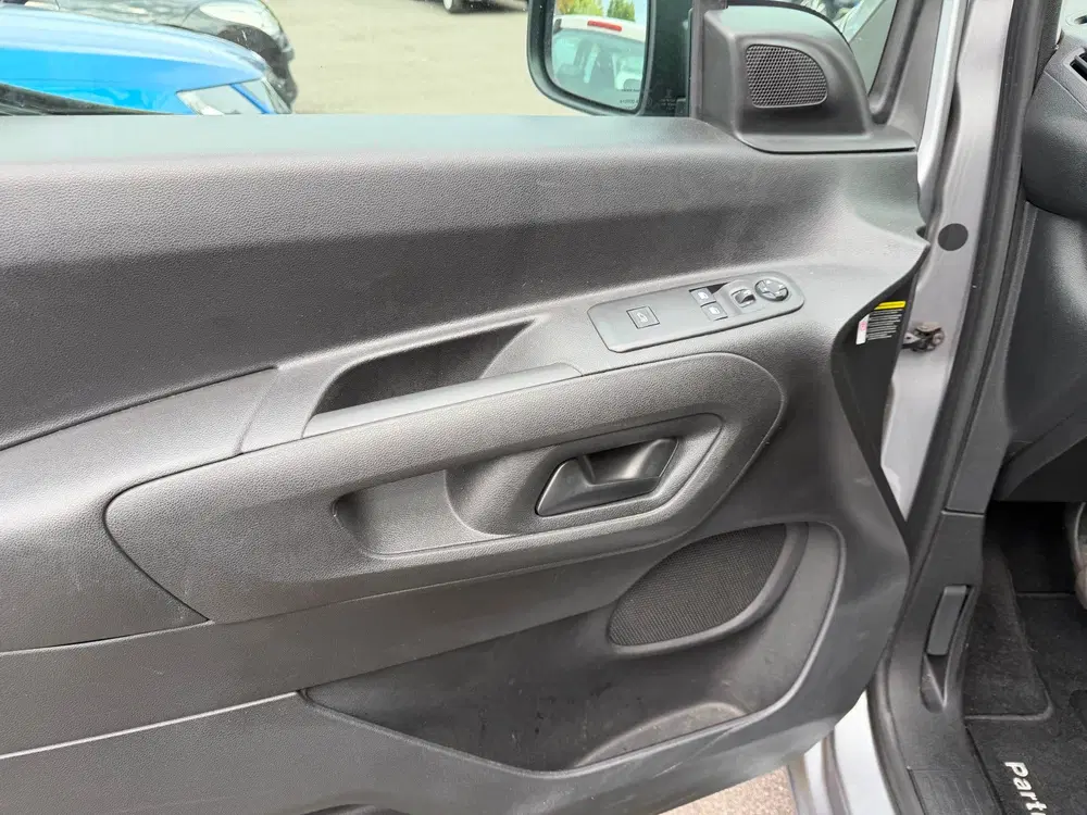 Peugeot Partner 1.5 Blue HDI Bj 2021 Weinig kilometers uit 2021, foto 3