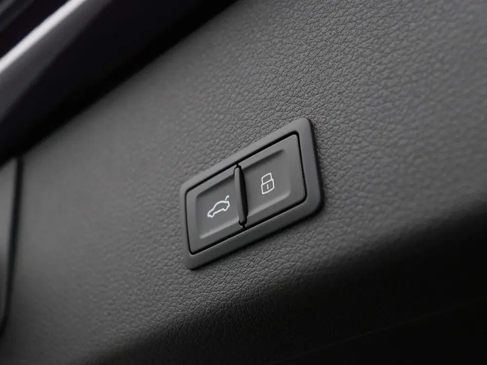 Audi Q8 e-tron S quattro SQ8 115 kWh Navigatie uit 2024, foto 15