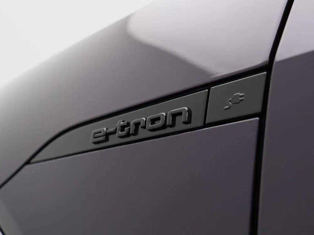 Audi Q8 e-tron S quattro SQ8 115 kWh Navigatie uit 2024, foto 18