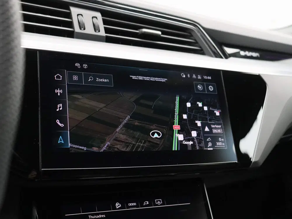 Audi Q8 e-tron S quattro SQ8 115 kWh Navigatie uit 2024, foto 19