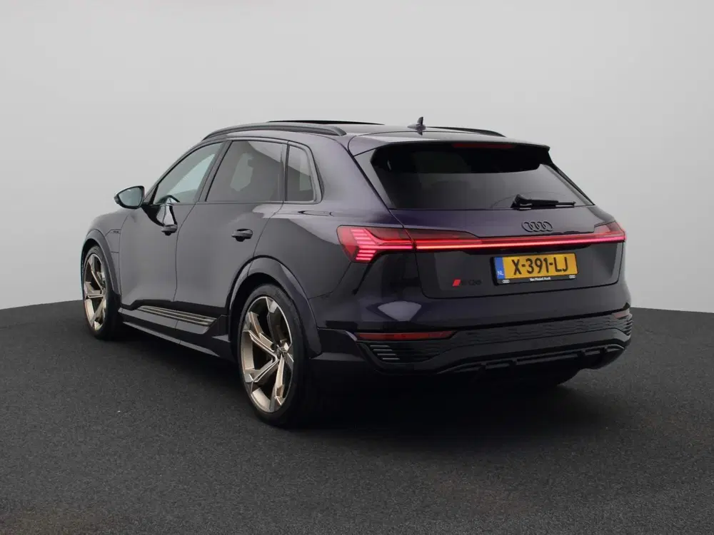 Audi Q8 e-tron S quattro SQ8 115 kWh Navigatie uit 2024, foto 2