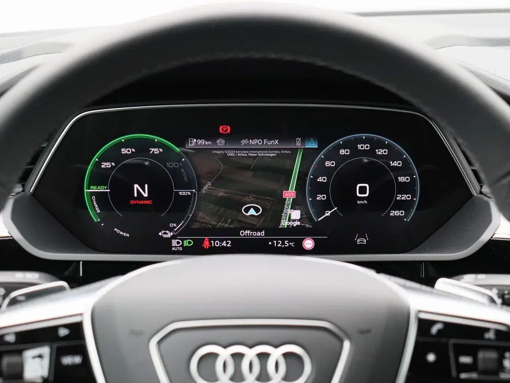 Audi Q8 e-tron S quattro SQ8 115 kWh Navigatie uit 2024, foto 8