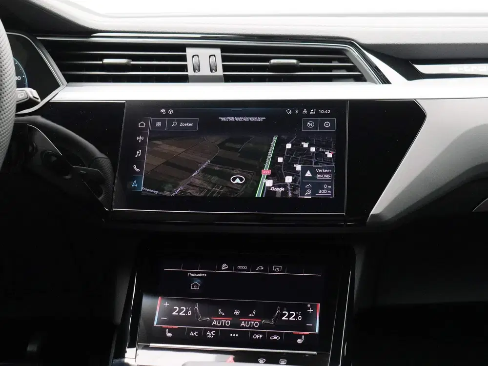 Audi Q8 e-tron S quattro SQ8 115 kWh Navigatie uit 2024, foto 9