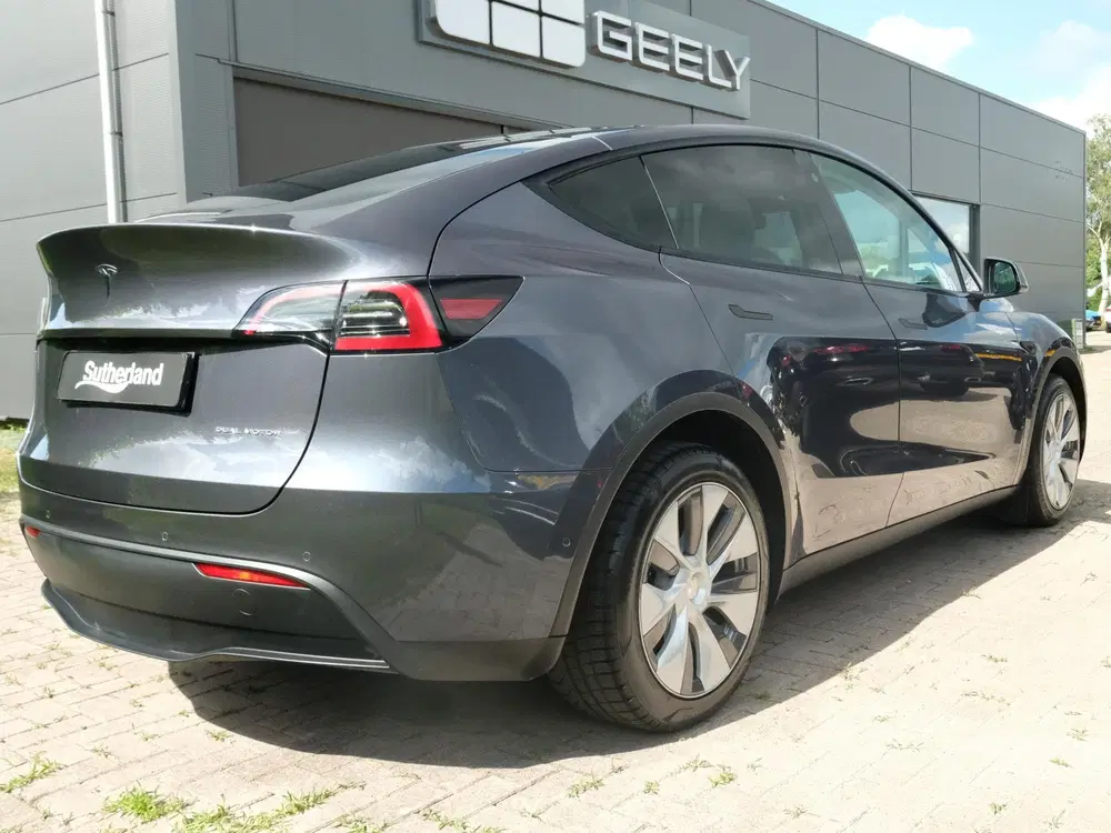 Tesla Model Y Long Range AWD 75 kWh 514 PK uit 2022, foto 5