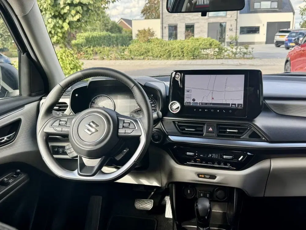 Suzuki Swift 1.2 Style SmartHybrid Automaat Navi Camera uit 2025, foto 3