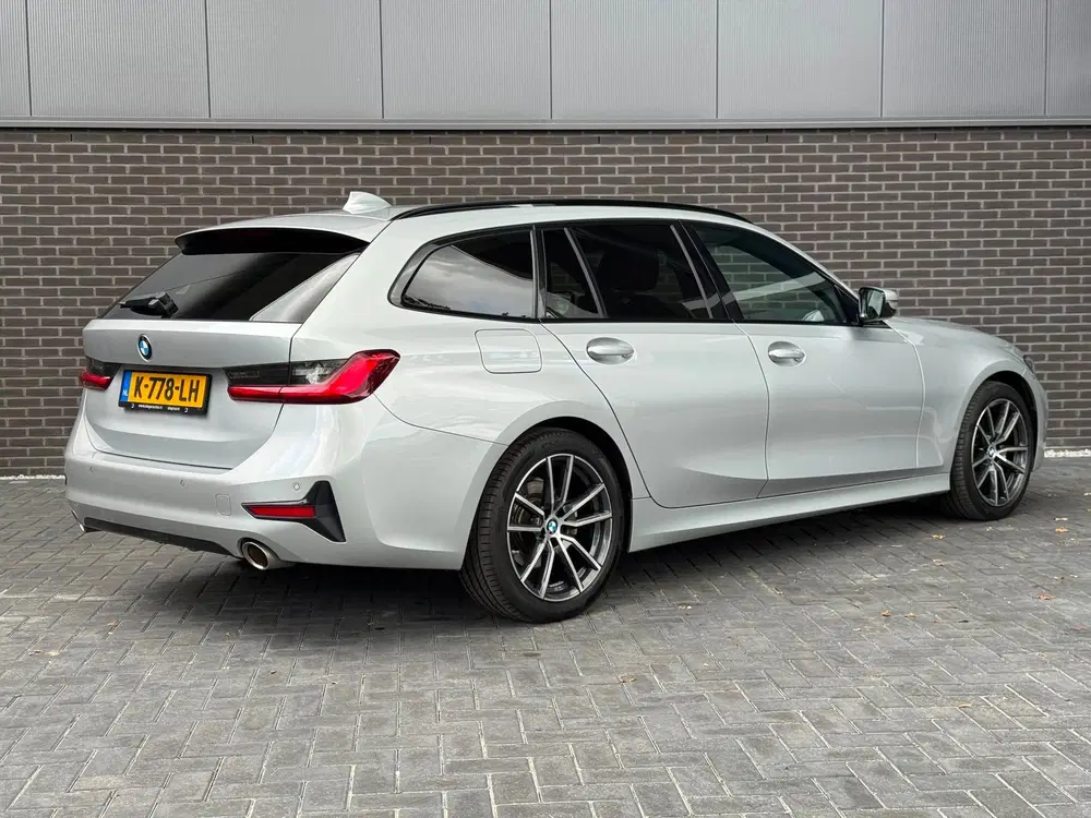 BMW 3-serie 320i Executive Edition uit 2021, foto 2