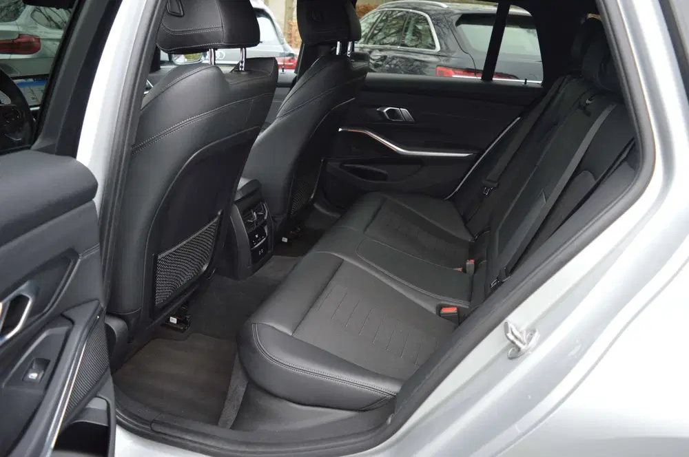 BMW 3-serie 320i Executive Edition uit 2021, foto 4