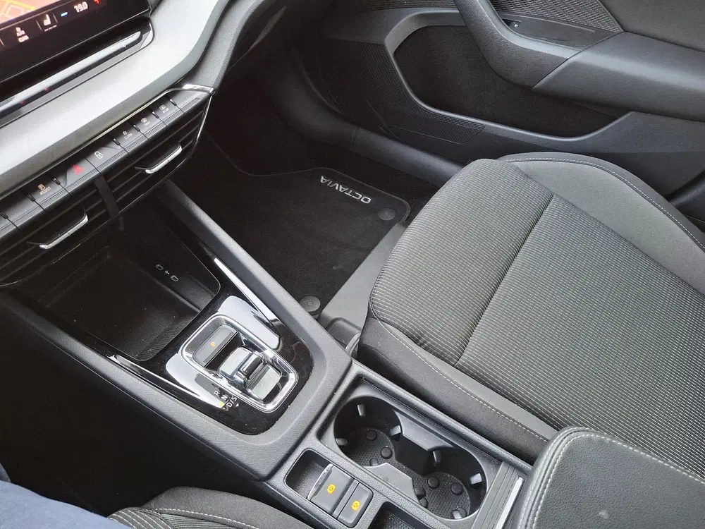 Skoda Octavia 1.0 e-TSI Ambition uit 2024, foto 11
