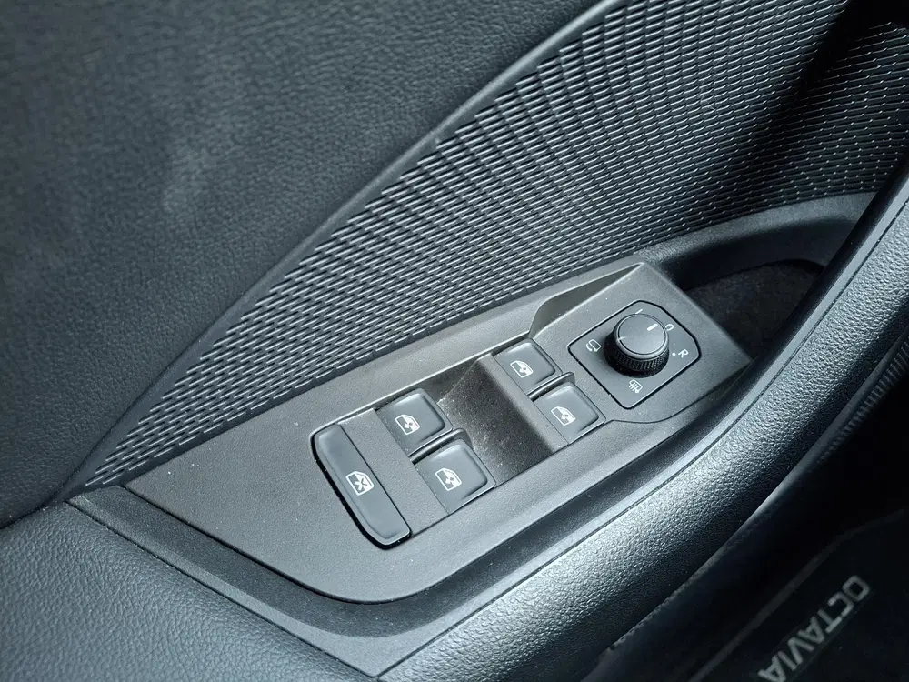 Skoda Octavia 1.0 e-TSI Ambition uit 2024, foto 12